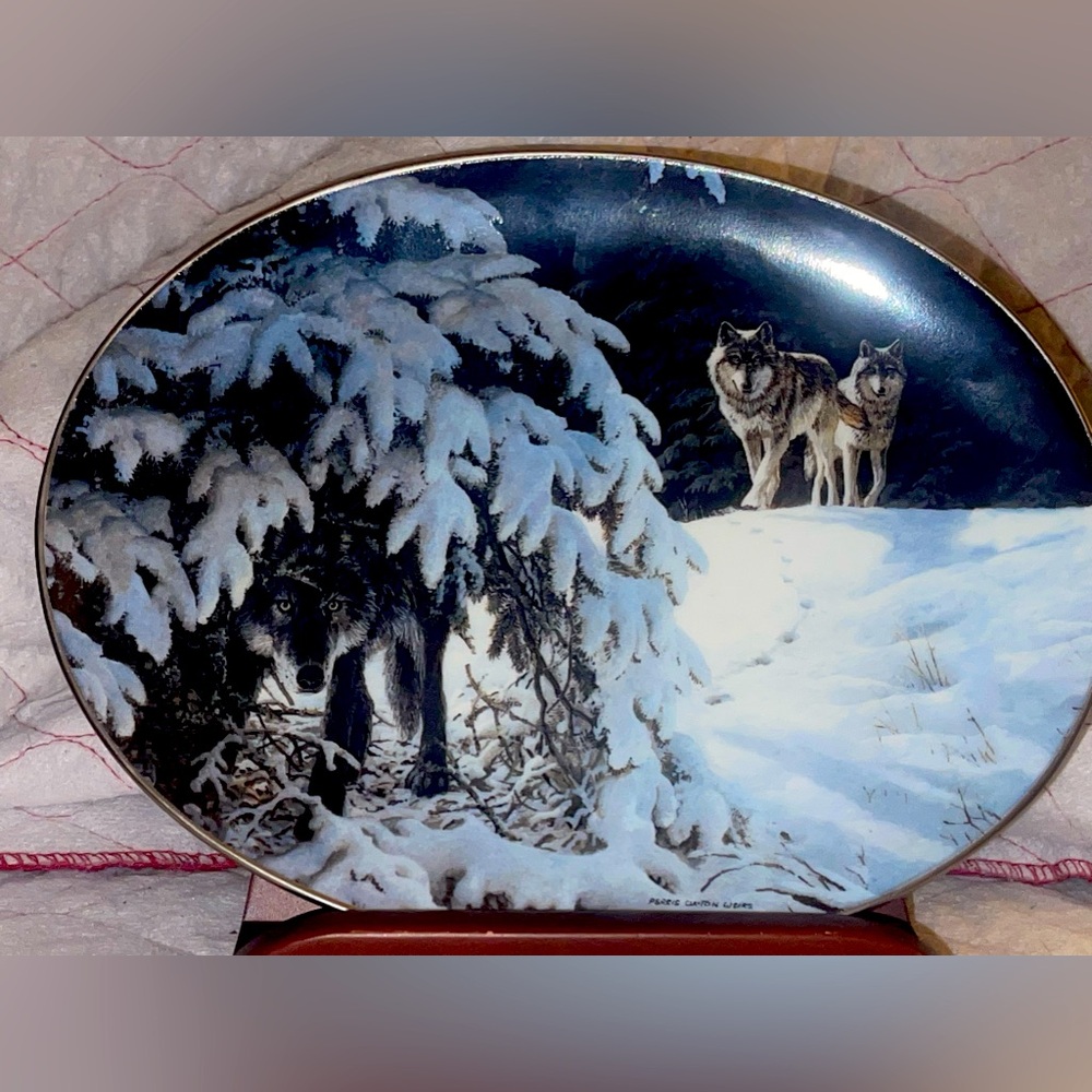 Vigilant Companions Wolf Plate Winter Shadows Bradford Exchange.